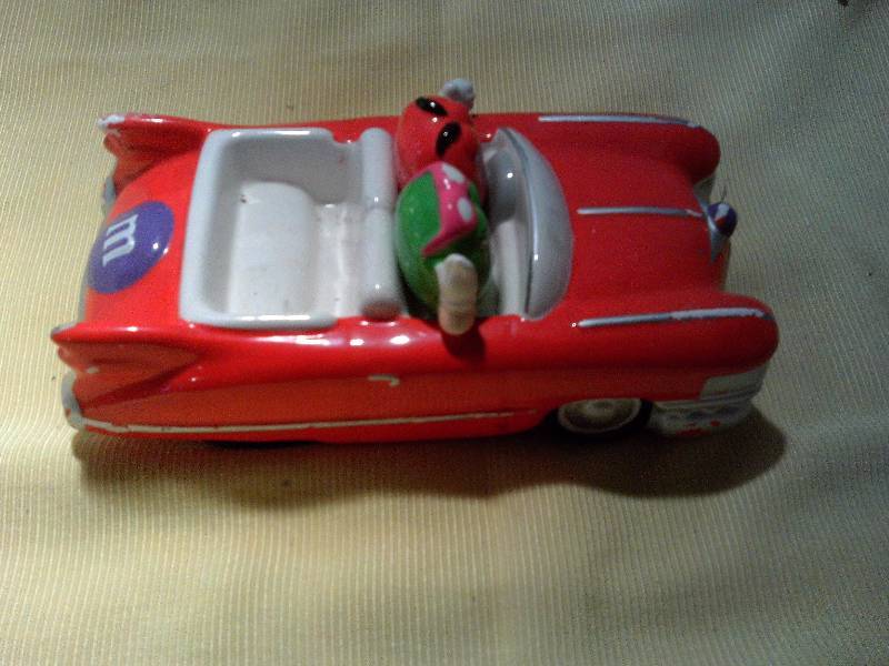 lot 13 image: 2002 COLLECTIBLE GLASS M AND M CAR
