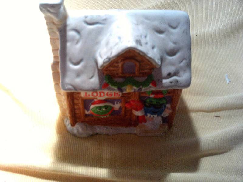 lot 16 image: COLLECTIBLE M AND M COOKIE JARS