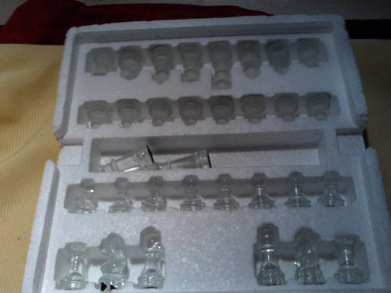 lot 26 image: GLASS CHESS SET
