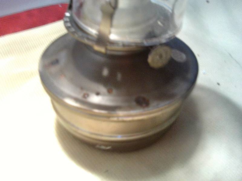 lot 30 image: COLLECTIBLE OIL LAMP