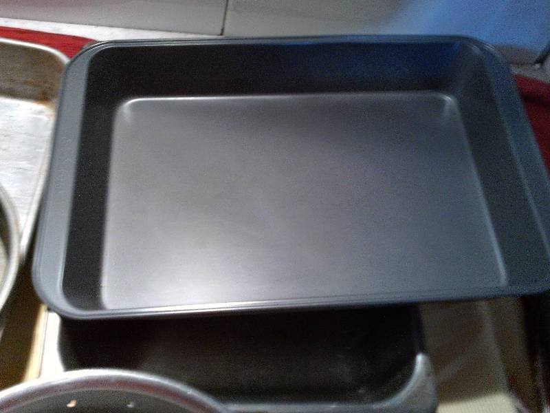 lot 70 image: COOKING AND BAKE WARE