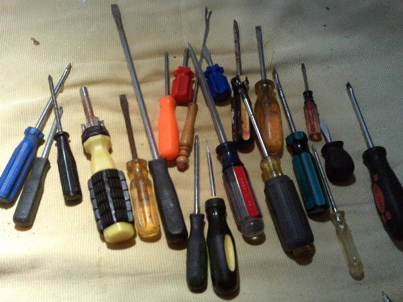 lot 73 image: MISC SCREWDRIVERS
