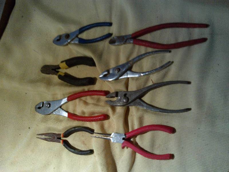 lot 78 image: PLIERS AND SNIPPERS