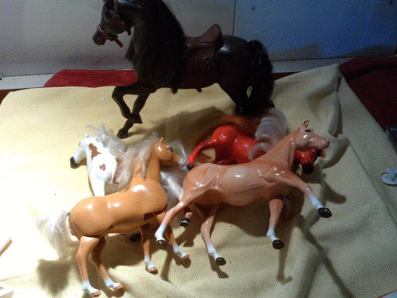 lot 93 image: 5 PLAY HORSES