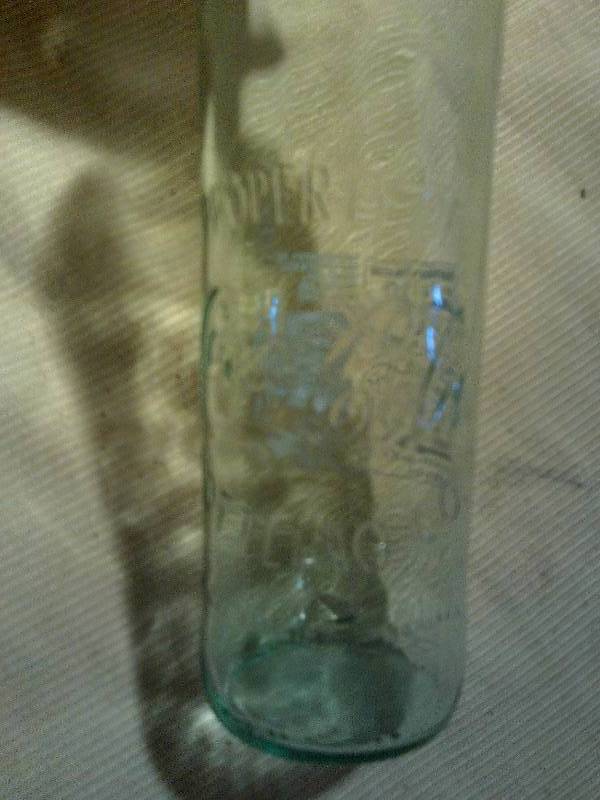 lot 97 image: ANTIQUE COCA COLA BOTTLE