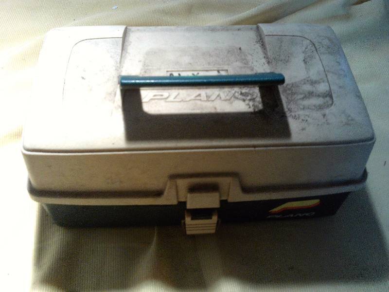 lot 98 image: MISC TOOLS AND BOX TO PUT THEM IN