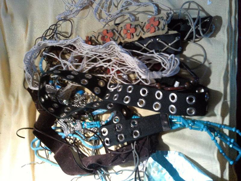lot 101 image: FASHION BELTS