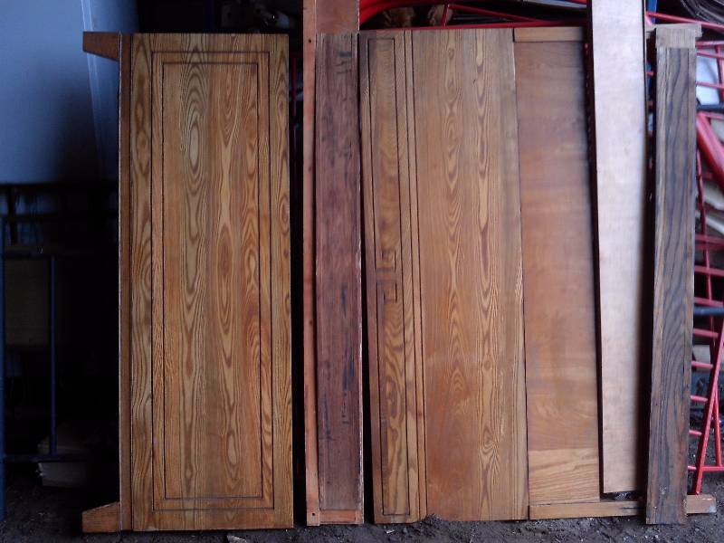 lot 115 image: HARDWOOD FULL SIZE BED FRAME