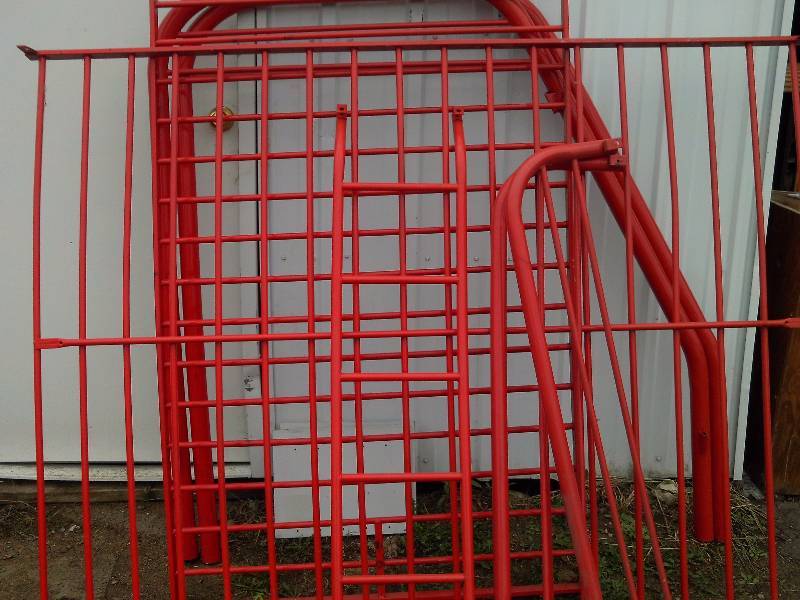 lot 117 image: IRON FRAMED BUNK BED FRAME