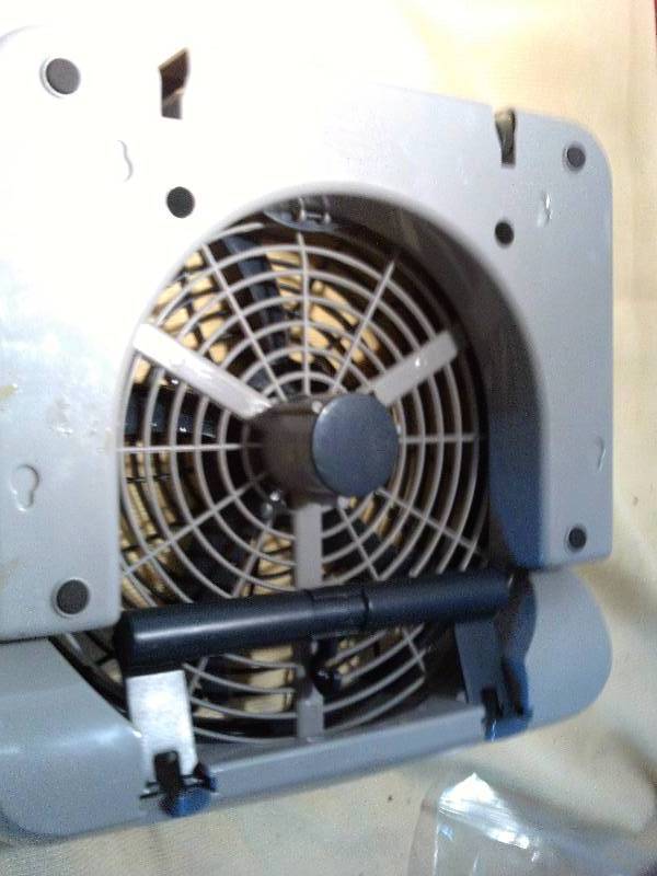 lot 139 image: BATTERY OPERATED FAN