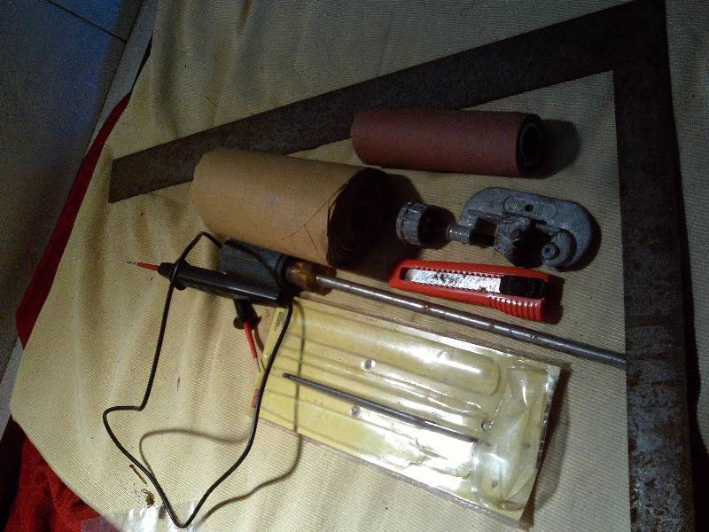 lot 105 image: MISC GARAGE SUPPLIES
