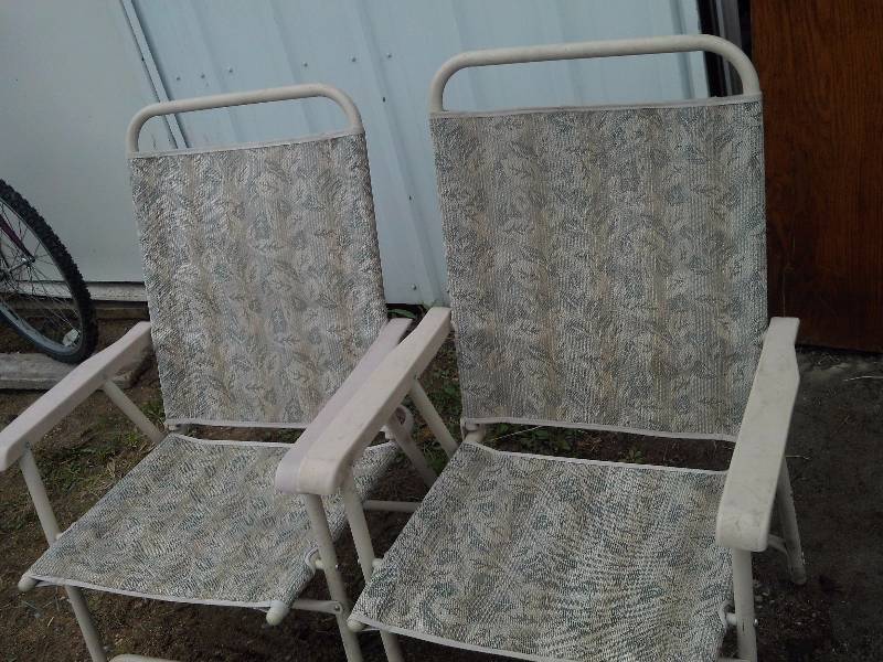 lot 123 image: 2 LAWN CHAIRS