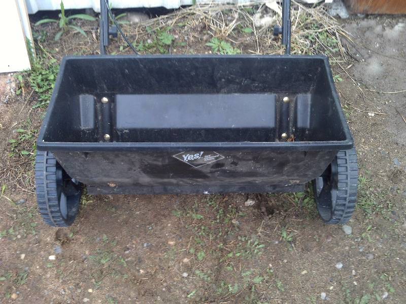 lot 125 image: PUSH FERTLIZER OR SEEDER
