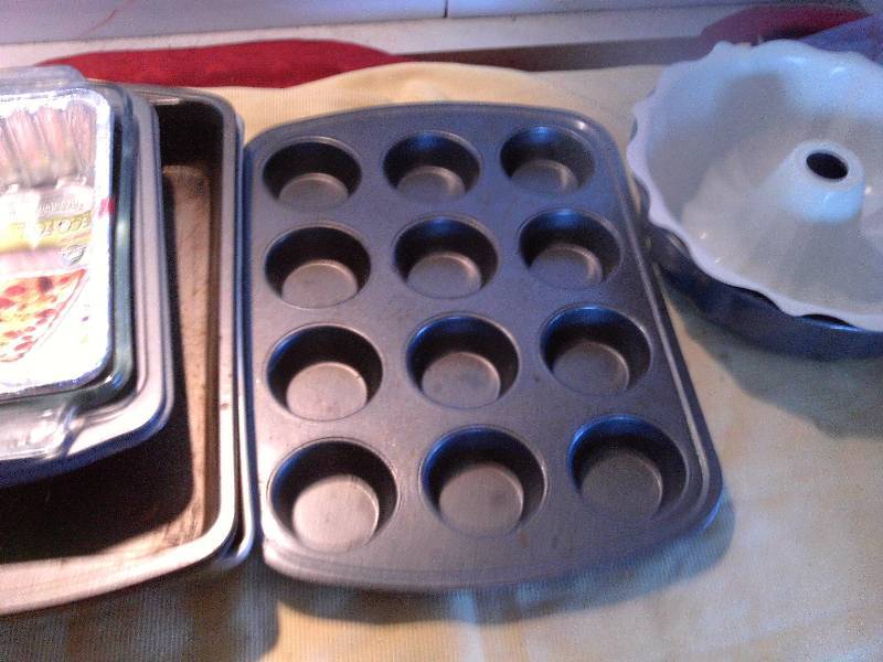 lot 182 image: BAKEWARE