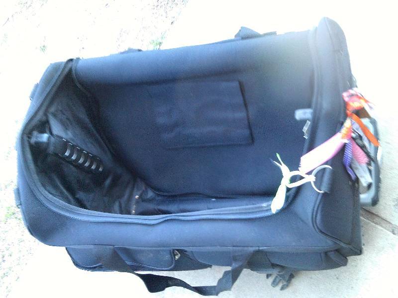lot 187 image: LARGE BLACK SUITE CASE ON WHEELS