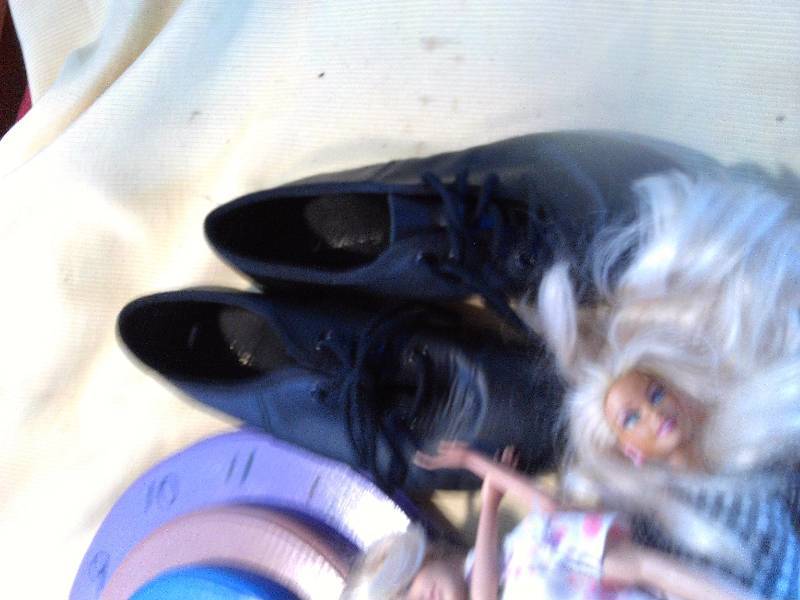 lot 199 image: BARBIES AND LITTLE GIRLS TAP SHOES