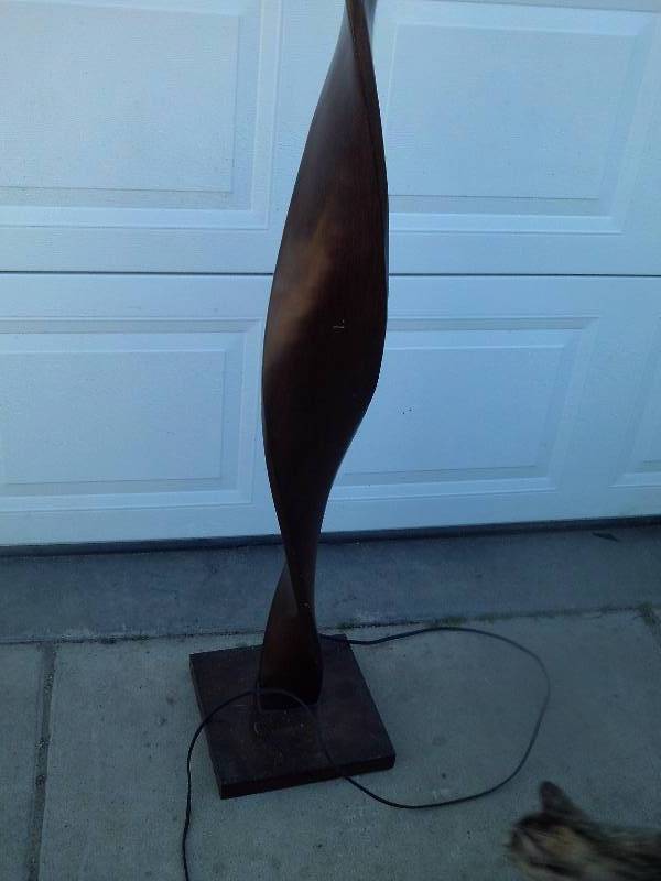 lot 206 image: WOODEN FLOOR LAMP