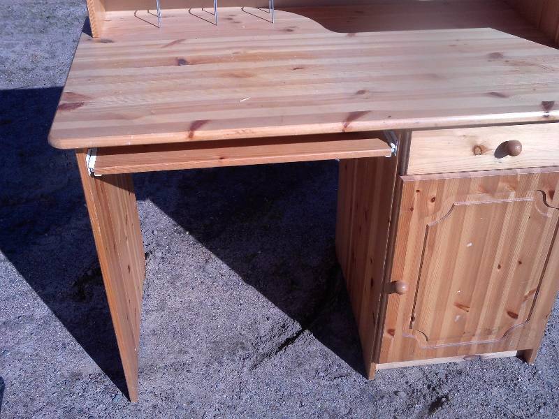 lot 207 image: PINE DESK
