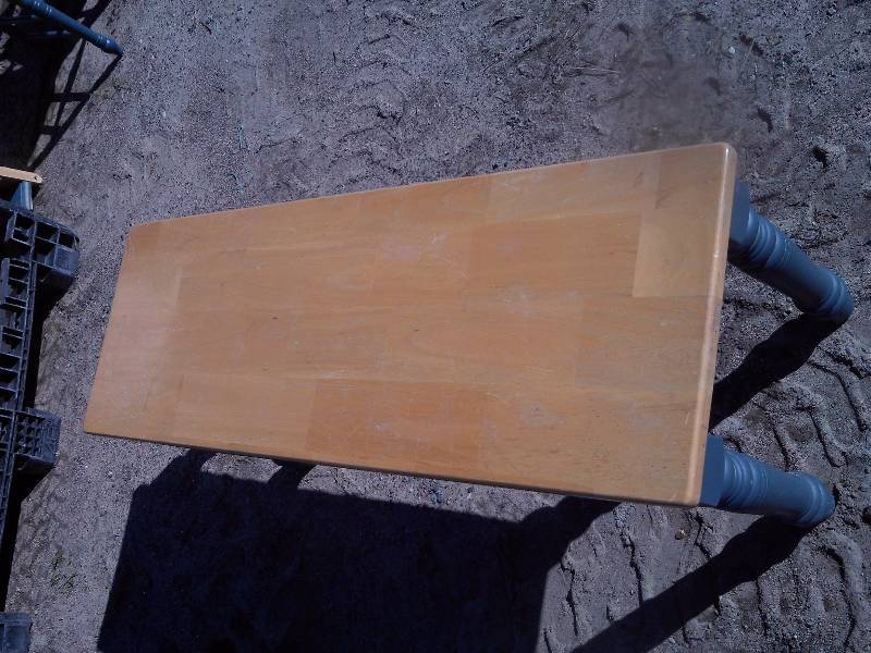 lot 208 image: WOOD BENCH