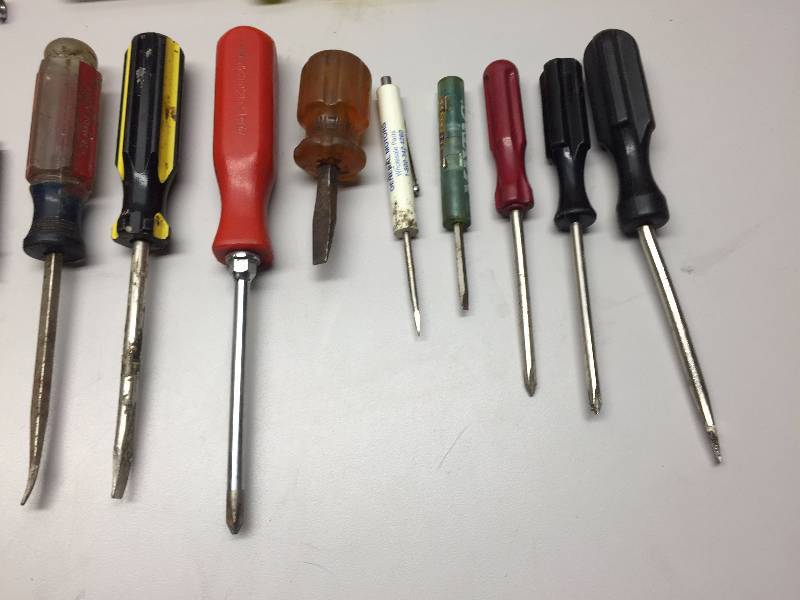 SCREW DRIVERS ASSORTED TYPES AND SIZES