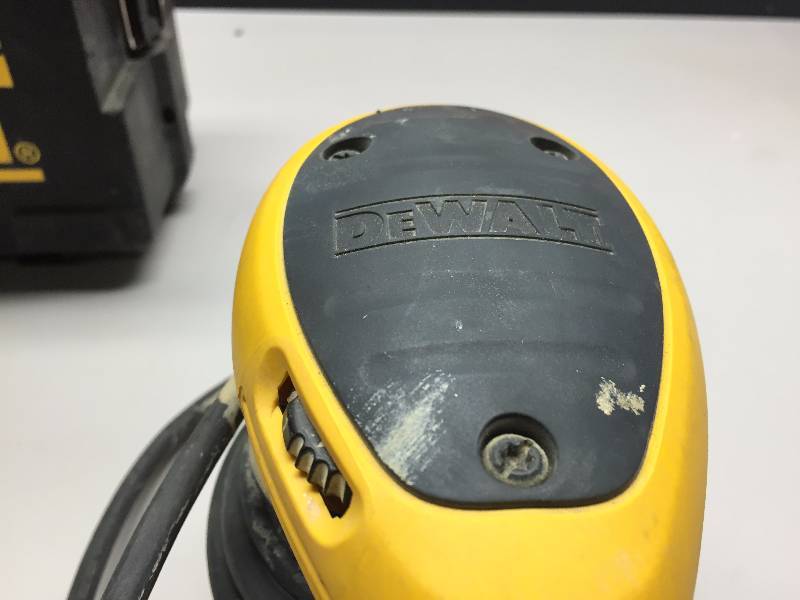 DEWALT SANDER WITH CASE, WORKING CONDITION