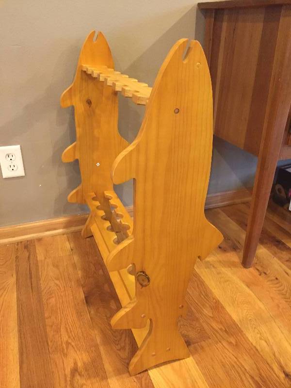 lot 6 image: Fish Floor Rack