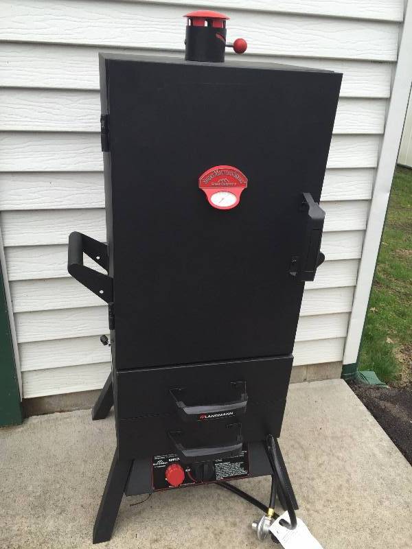 lot 12 image: Smoky Mountain Series Propane Smoker