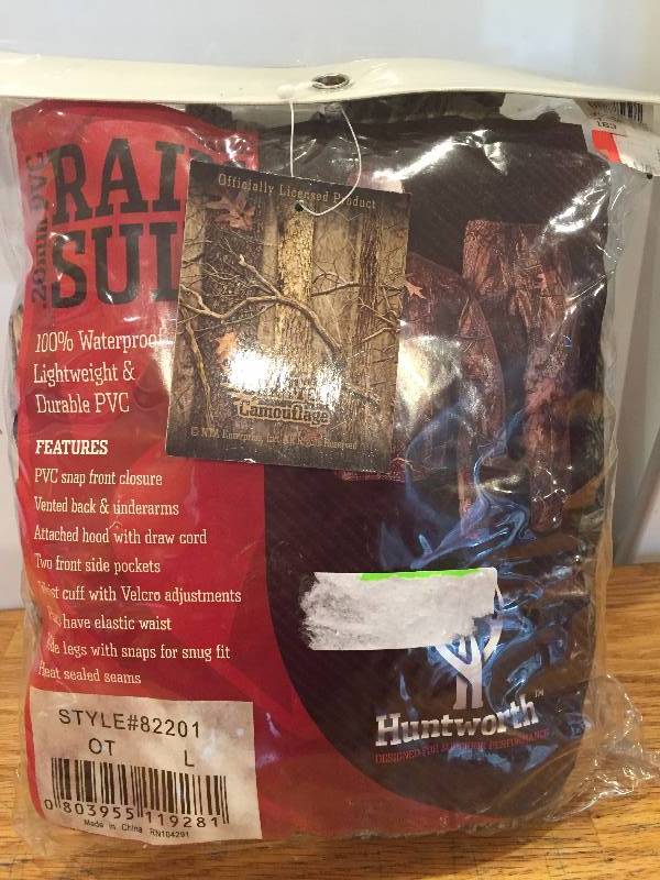 lot 17 image: Camo Rain Suit