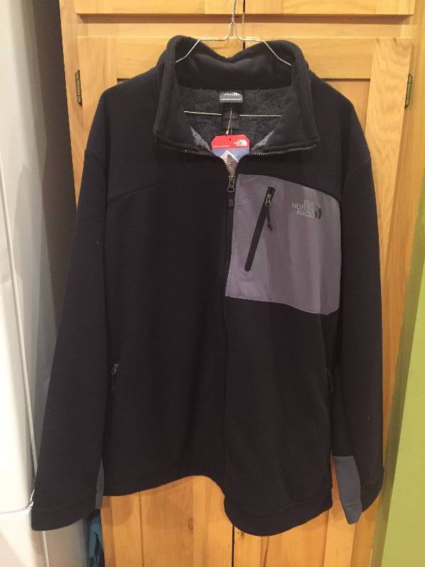 lot 44 image: The North Face Mens Outdoor Wear