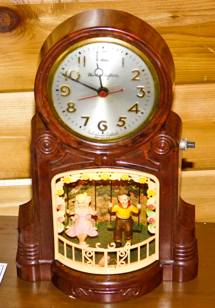 lot 8 image: Vintage master Crafters Mantle Clock