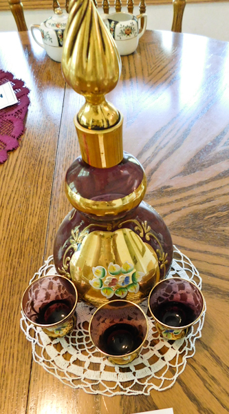 lot 17 image: Amethyst Italian decanter