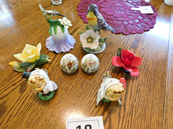 lot 18 image: Birds, bells, S&P, flowers dcor items lot