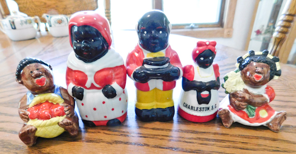 lot 21 image: 5 black Americana dcor items