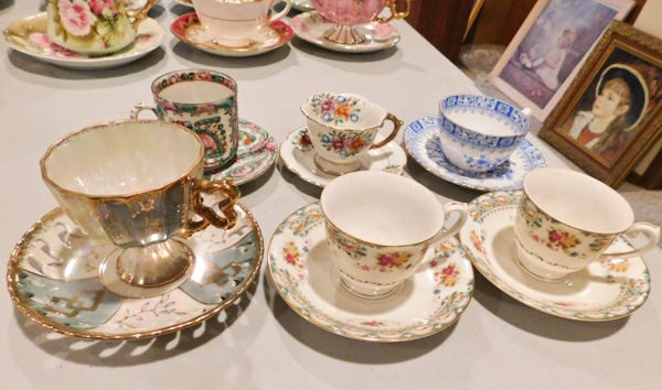 lot 31 image: 6 cup and saucer sets