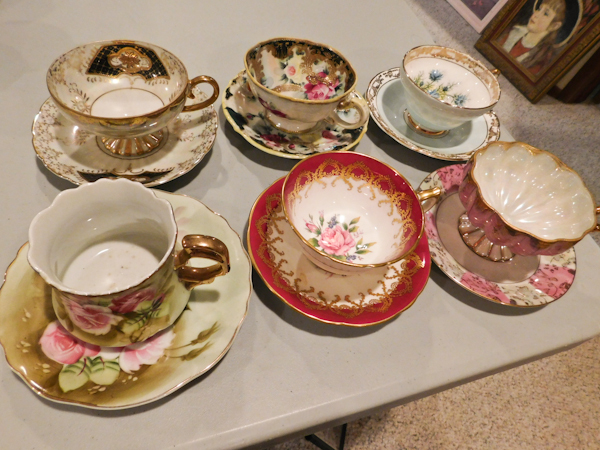 lot 32 image: 6 cup and saucer sets