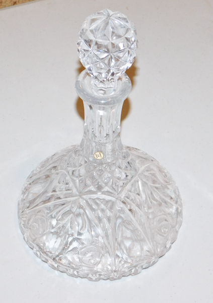 lot 39 image: Heavy Crystal Captains flat bottom Decanter