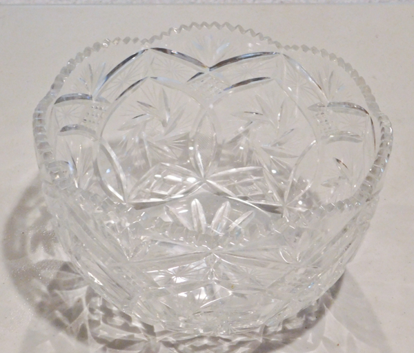 lot 45 image: crystal bowl