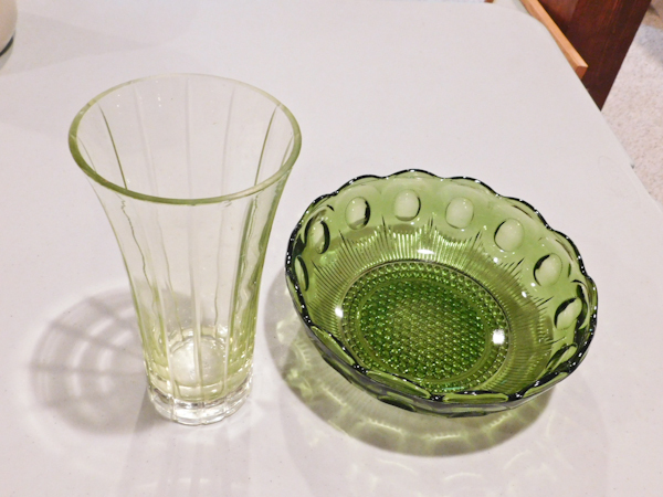 lot 48 image: green glass vase and bowl