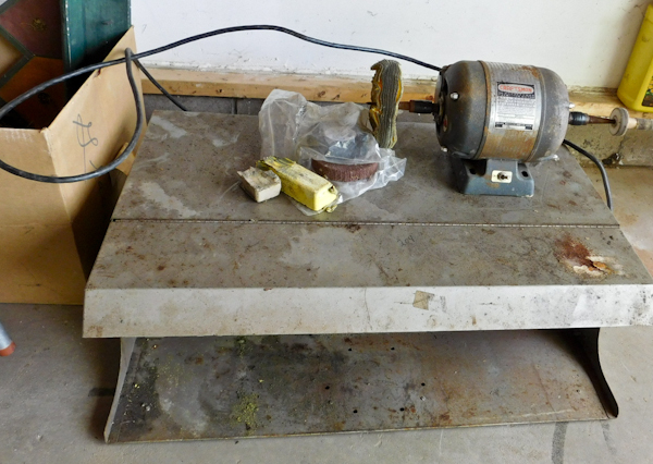 lot 68 image: Vigor polishing dust collector and grinder wheel