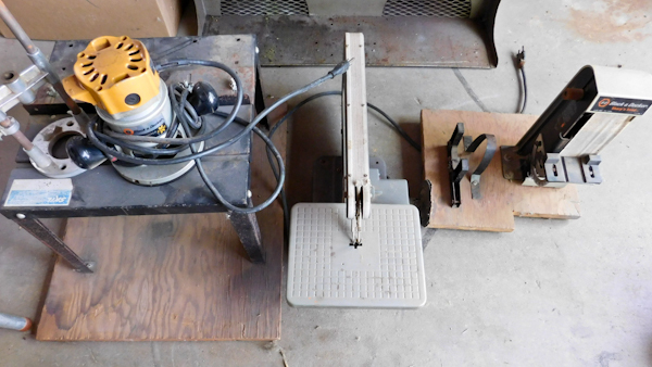 lot 69 image: Vintage Dremel, router and table, B&D sharpn sand