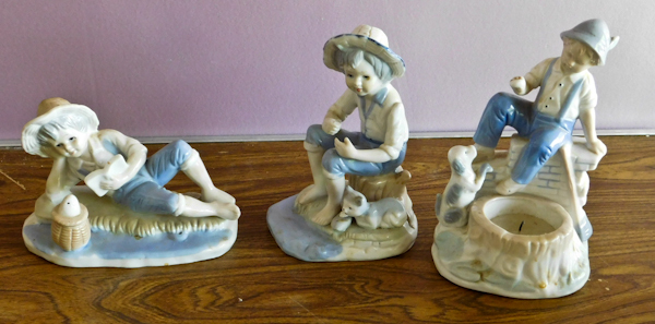 lot 74 image: 3 blue and white ceramic figurines one has a broken dog