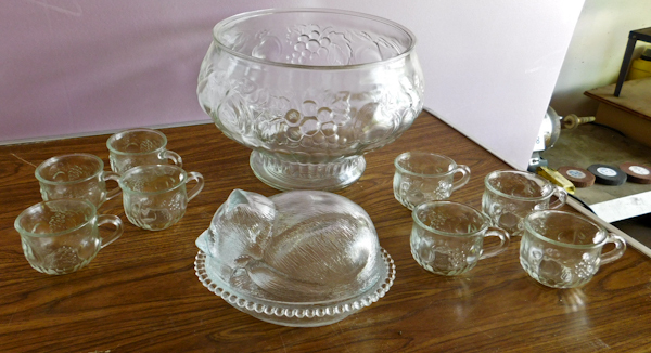lot 75 image: punchbowl with eight cups and a glass cat candy dish