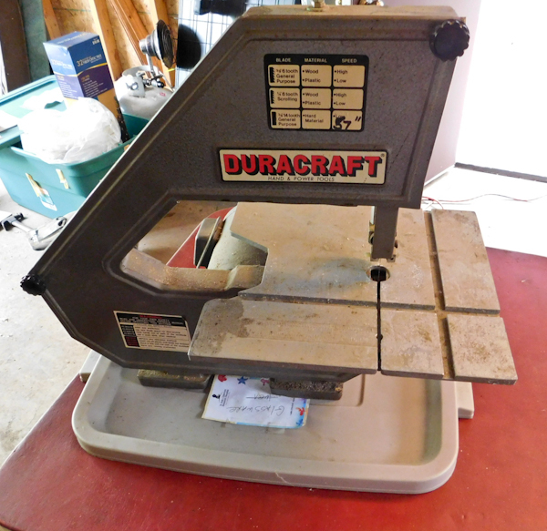 lot 91 image: Duracraft 57 table top vertical band saw
