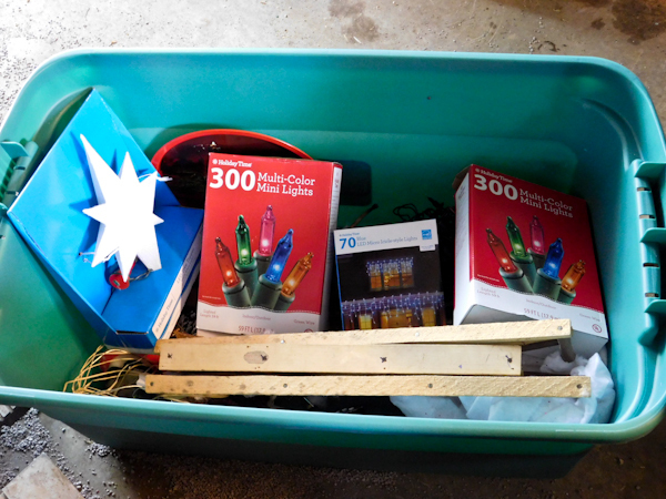 lot 95 image: tote with several packages of new christmas lights