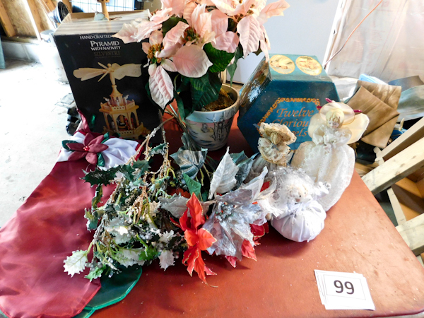 lot 99 image: tote filled with christmas dcor items