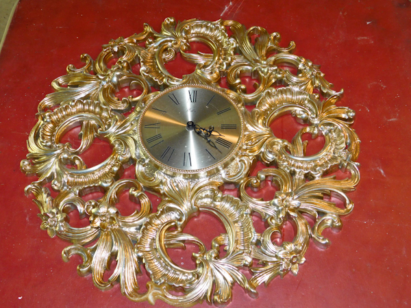 lot 104 image: Decorative vintage plastic Welby wall clock