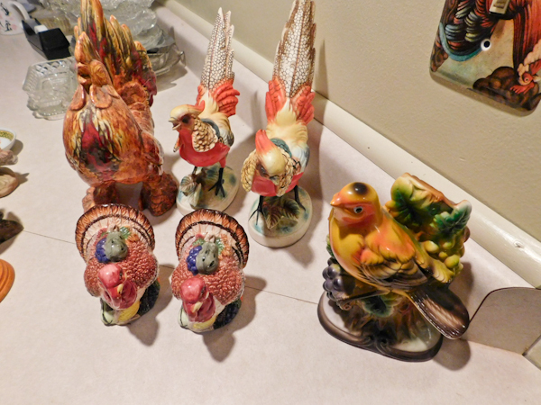 lot 109 image: turkey S&P, Rooster, 2 pheasants and yellow bird