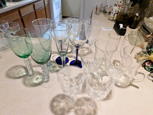 lot 112 image: 8 pair of glassware items