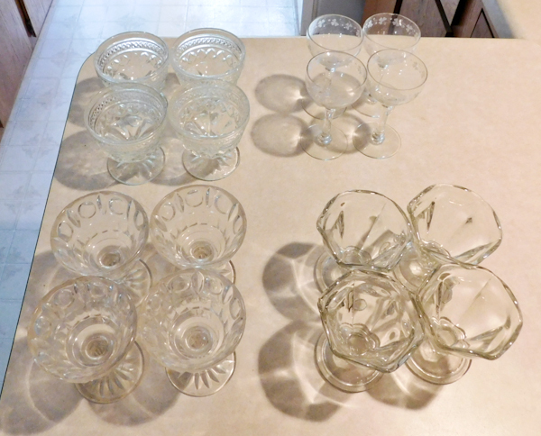 lot 113 image: 4 sets of 4 glass desert serving items
