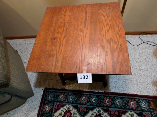 lot 132 image: Nice parlor table and brass floor lamp